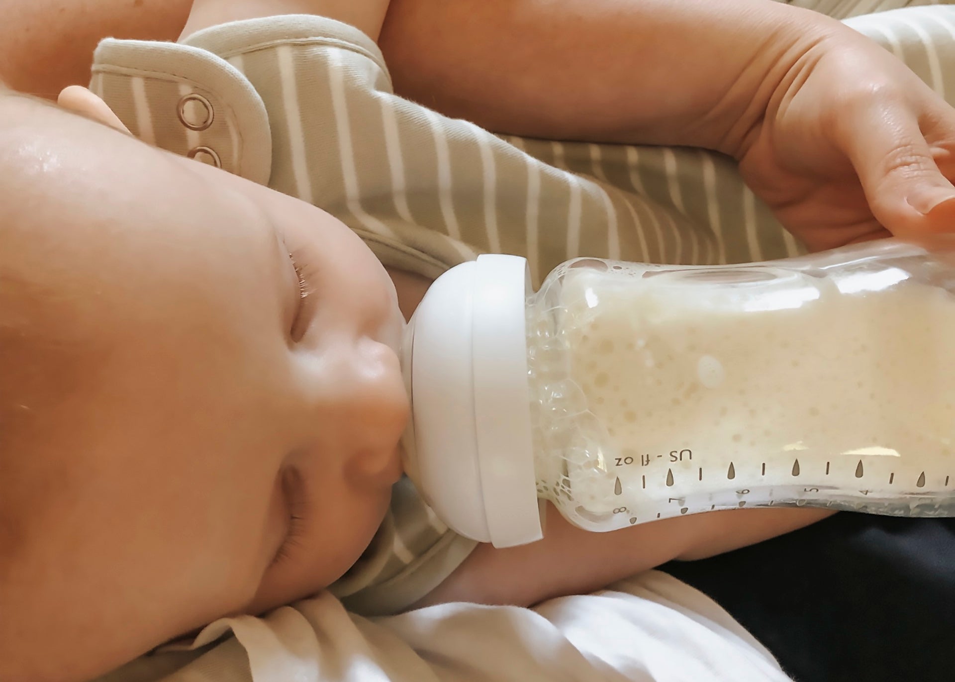 First Year Feeding Schedule: How Much Should My Baby Eat? – Bobbie
