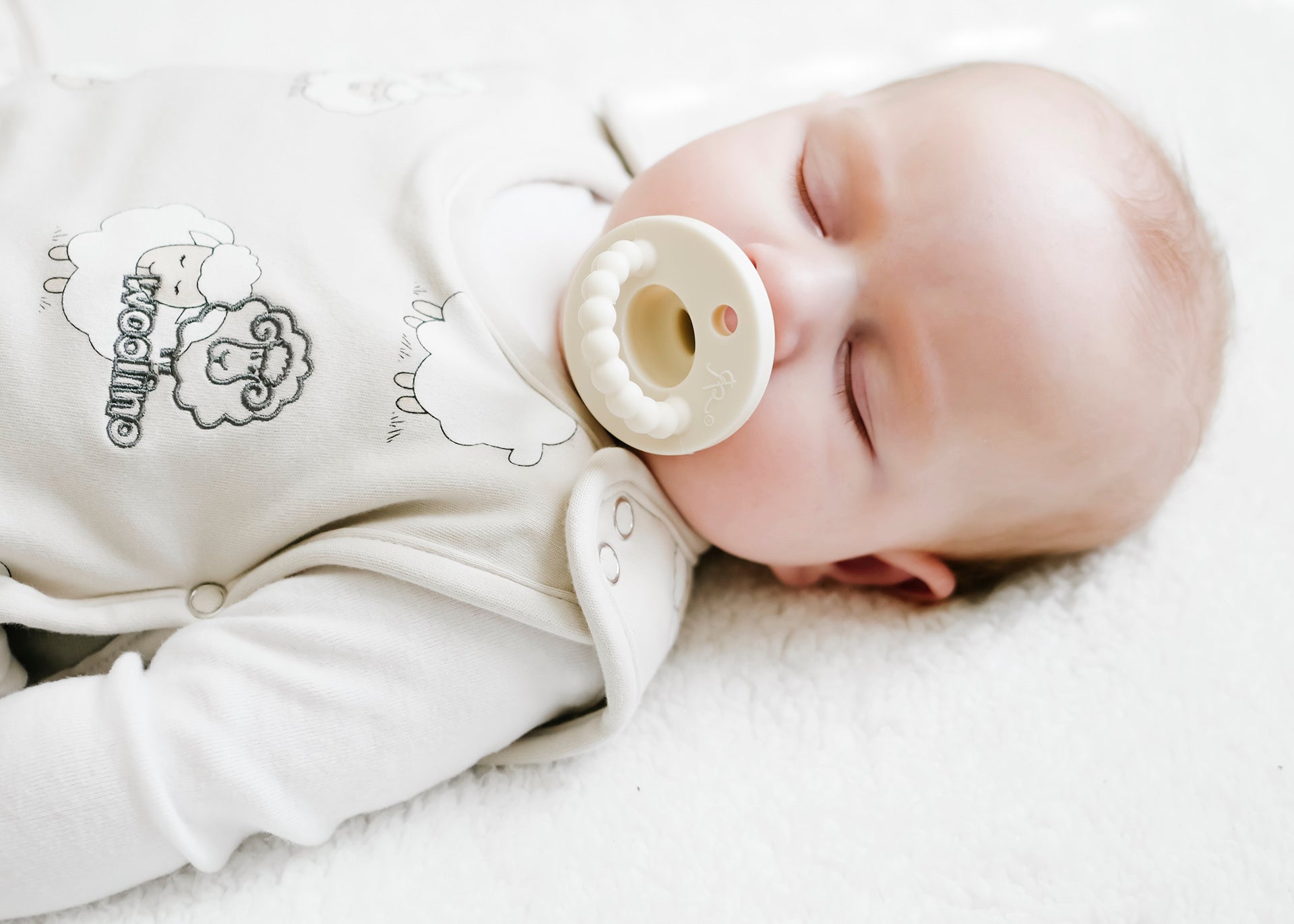 Pros and Cons of Pacifier Use in Breastfed Babies