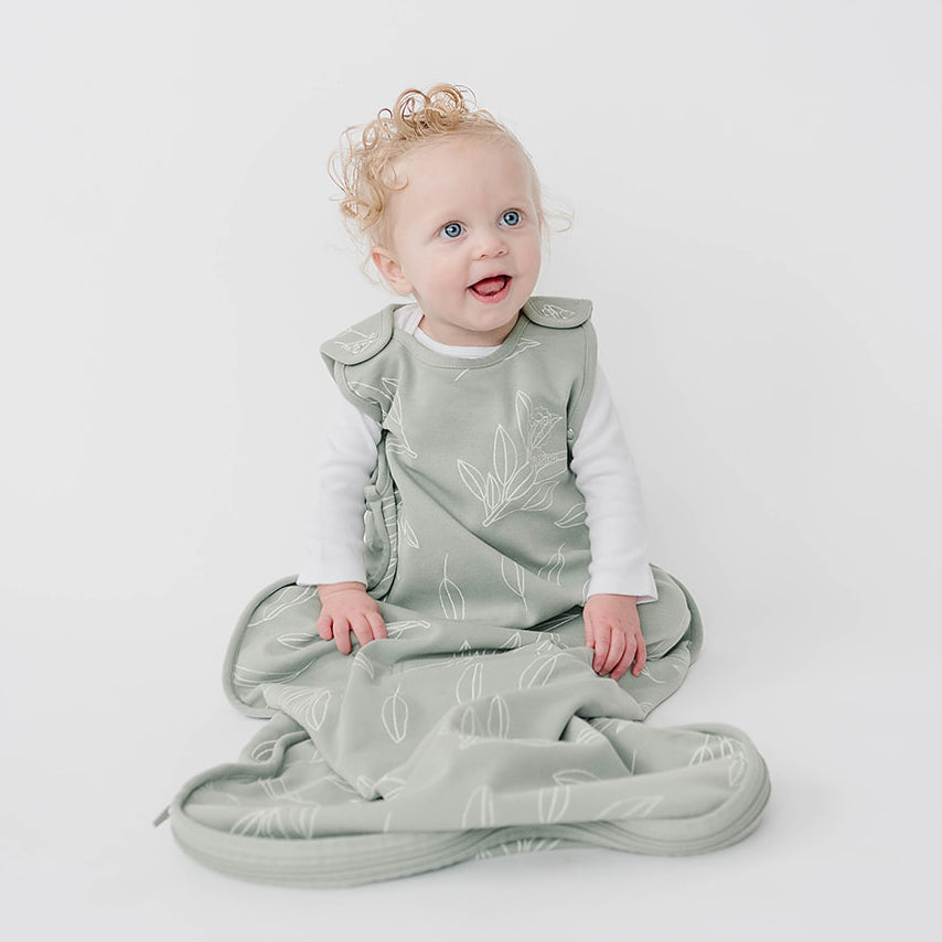 Woolino 4 Season Ultimate Baby Sleep Sack, Merino Wool Baby Sleeping Bag,  Adjustable 2-24 Months Size Fits Infants & Toddlers - Earth : :  Baby